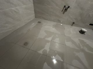 洩水坡度大解析｜浴室地坪該怎麼做才正確？標準尺寸與驗收方法一次說清楚