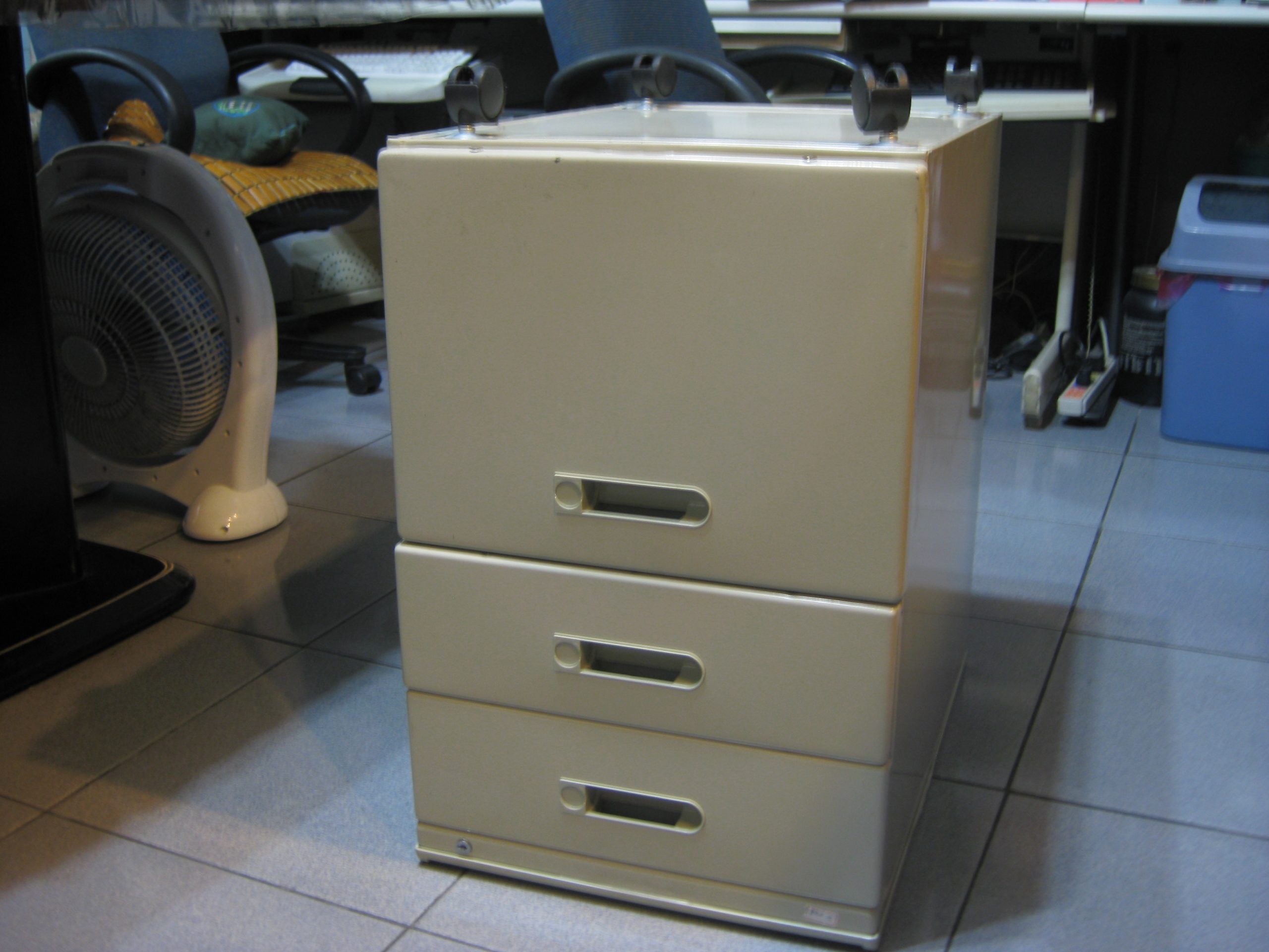 活動櫃,袖箱倒置