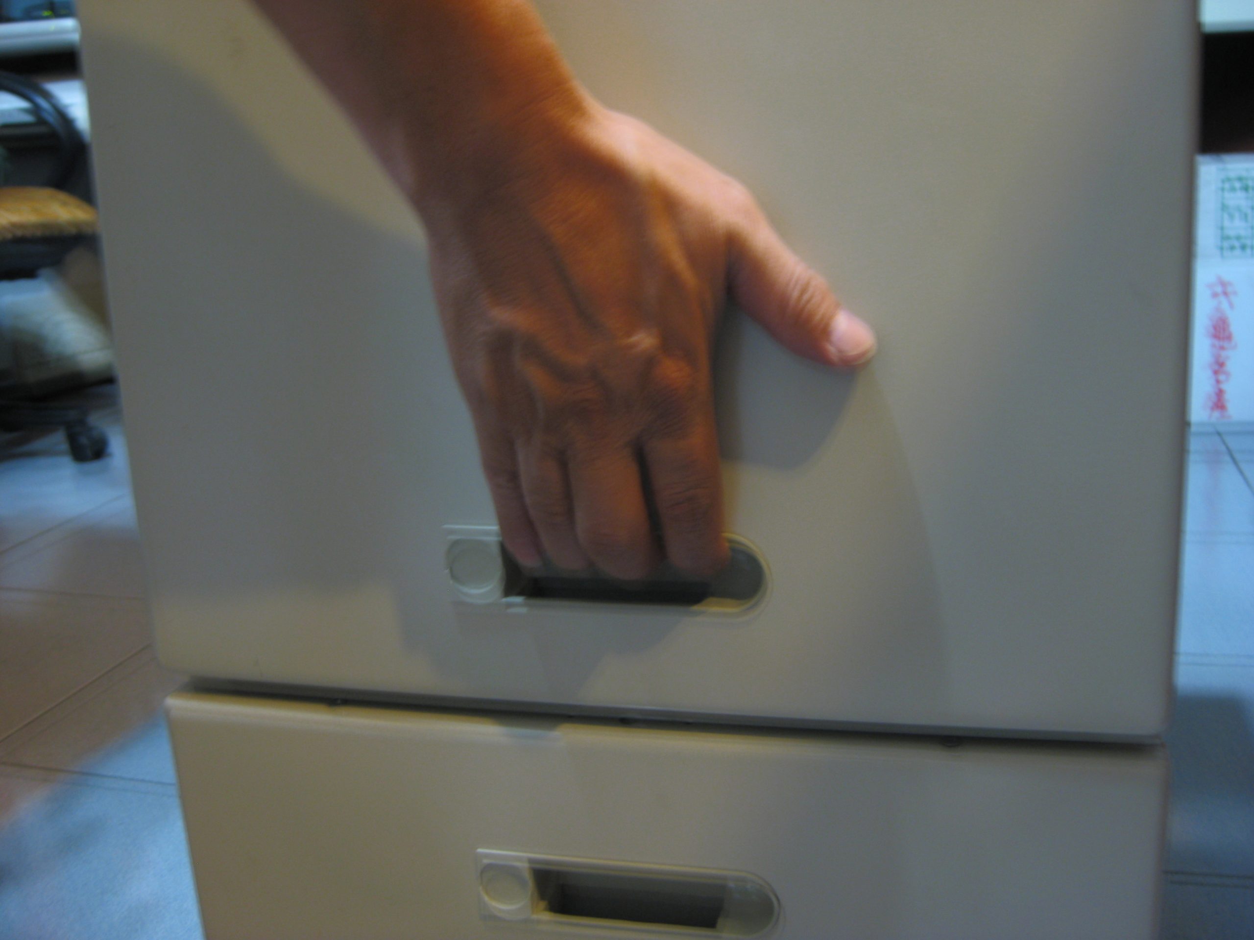 活動櫃,袖箱倒置後抽屜上提