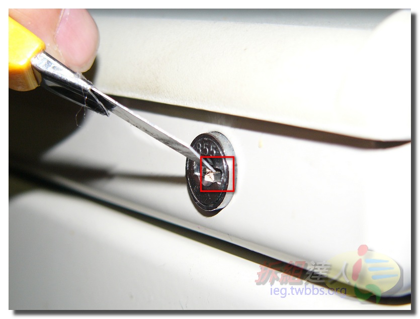 斷掉的鎖匙在鎖頭孔