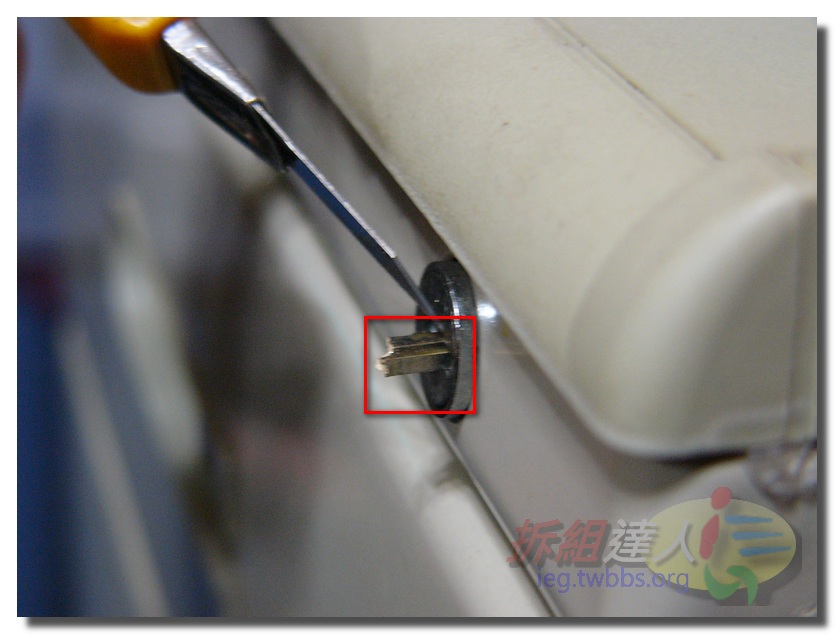 斷掉的鎖匙在鎖頭孔
