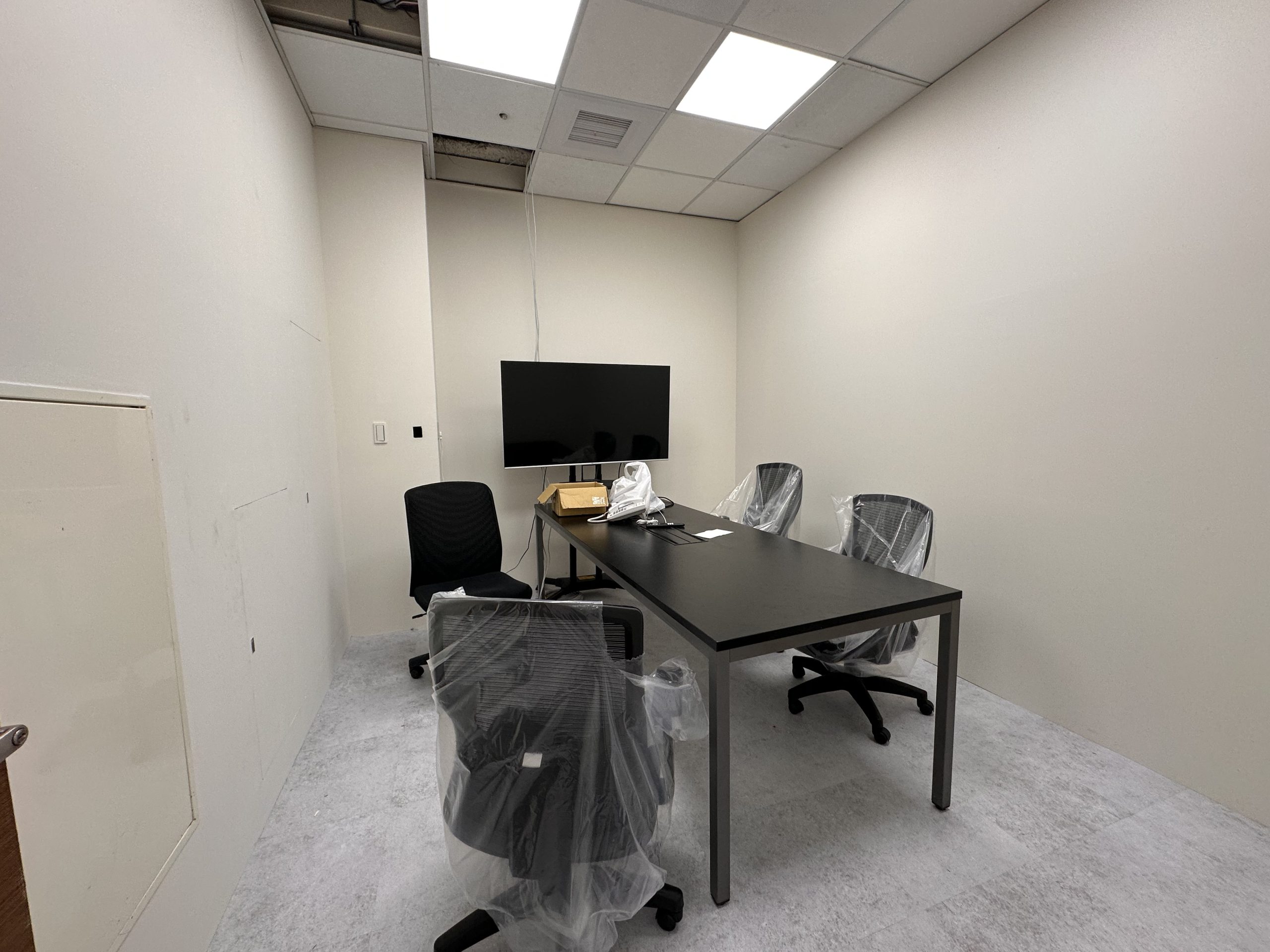 新店科技公司辦公室洽談室前段接待空間配置