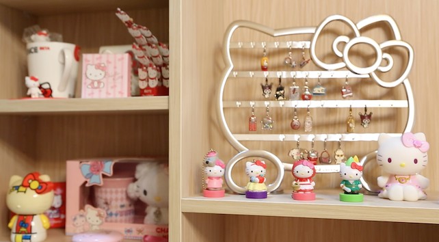 客廳電視牆與系統收納櫃整合設計的透天住宅客廳空間