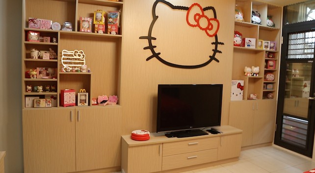 新竹透天住宅改造廚房空間,L型廚房搭配紅色背牆與中島操作台