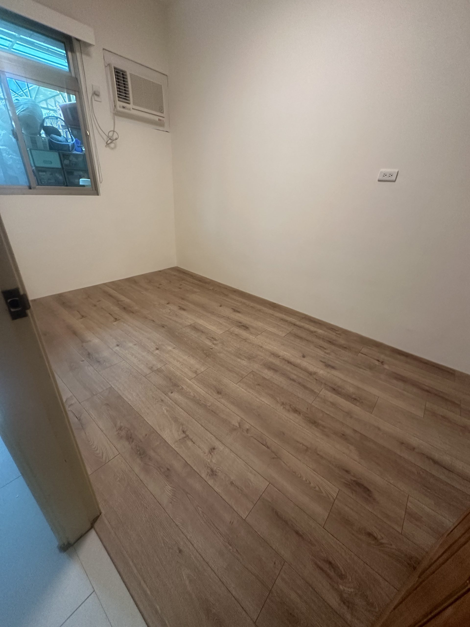 新莊多代同堂住宅改造案例｜臥室木地板與窗型冷氣配置