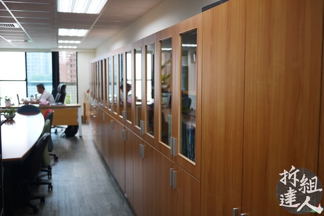 行政區木質系統櫃與走道動線對位