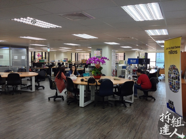 洽談區模組化圓桌組合支援多情境使用