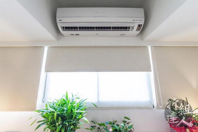 梁下局部包覆與壁掛冷氣嵌入整合施工完成畫面