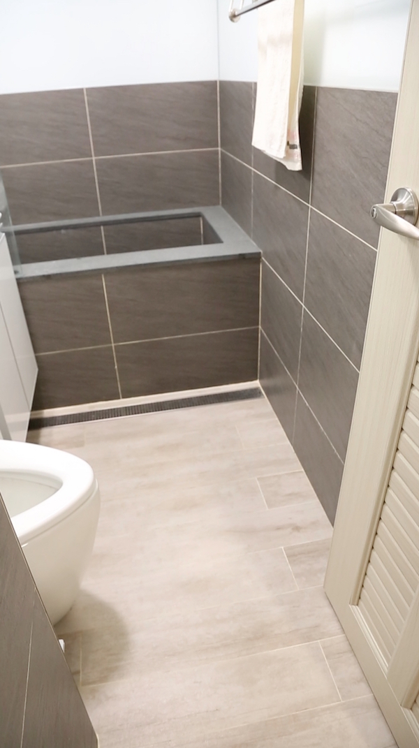 桃園住宅衛浴空間地坪與牆面磁磚配置