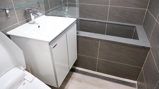 桃園住宅衛浴洗手台與收納櫃配置