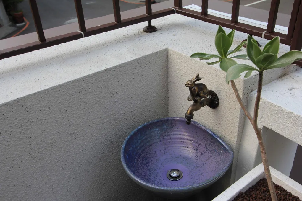 Shalom Cafe露天區兔子造型水龍頭