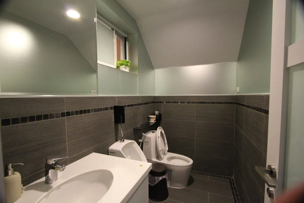 Shalom Cafe室內洗手間空間